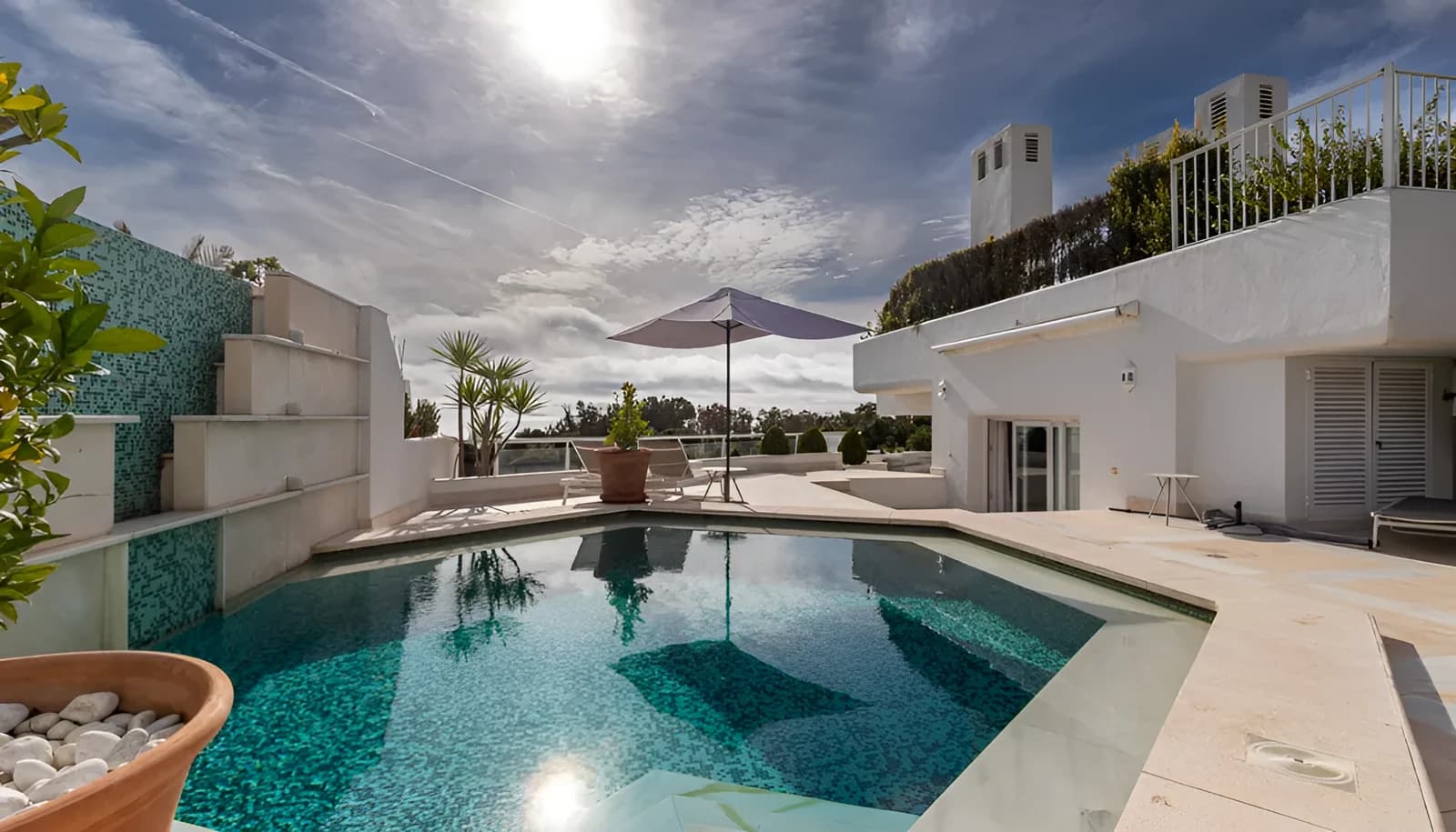 Attic with swimming pool in Guadalmina Baja