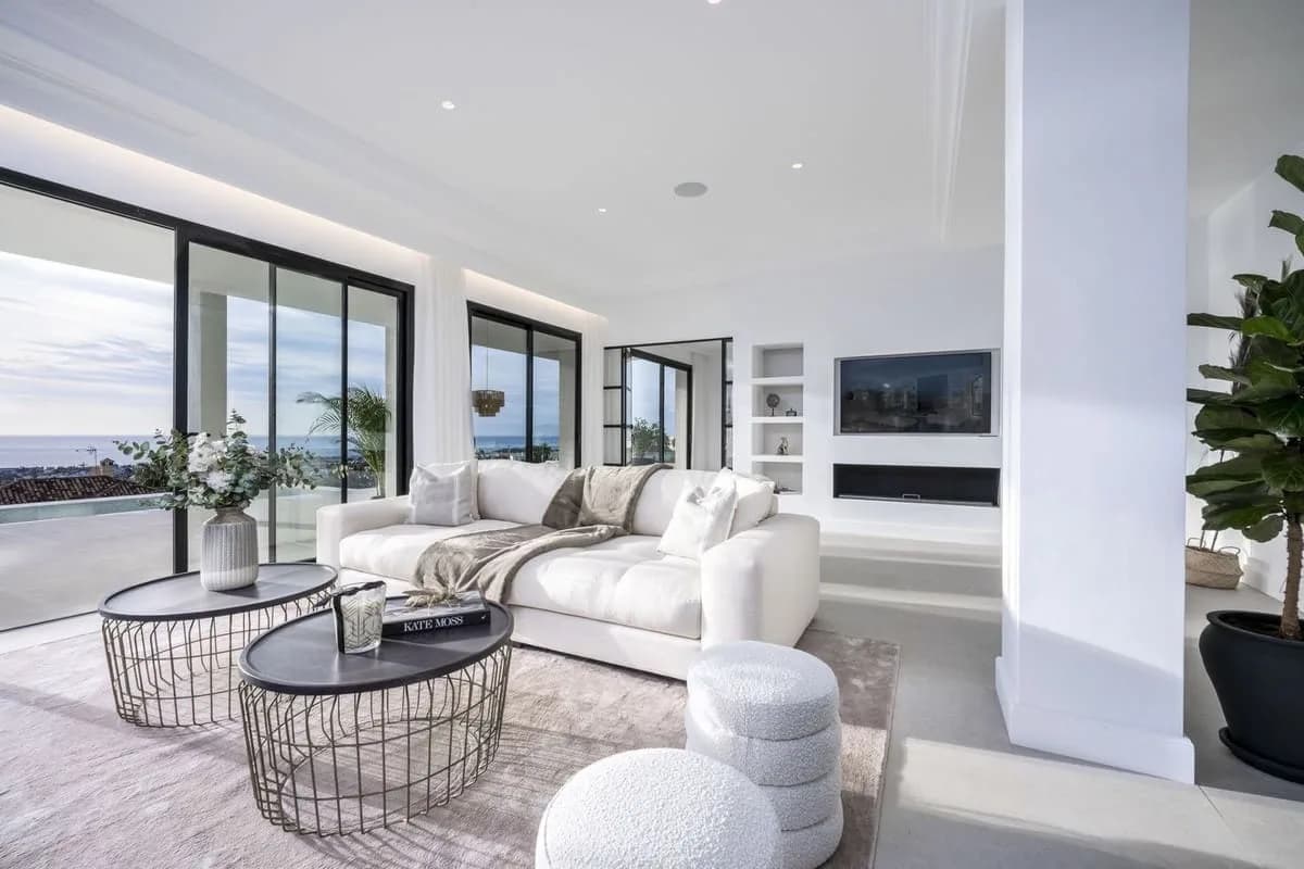 Villa for sale in Los Flamingos, Benahavís