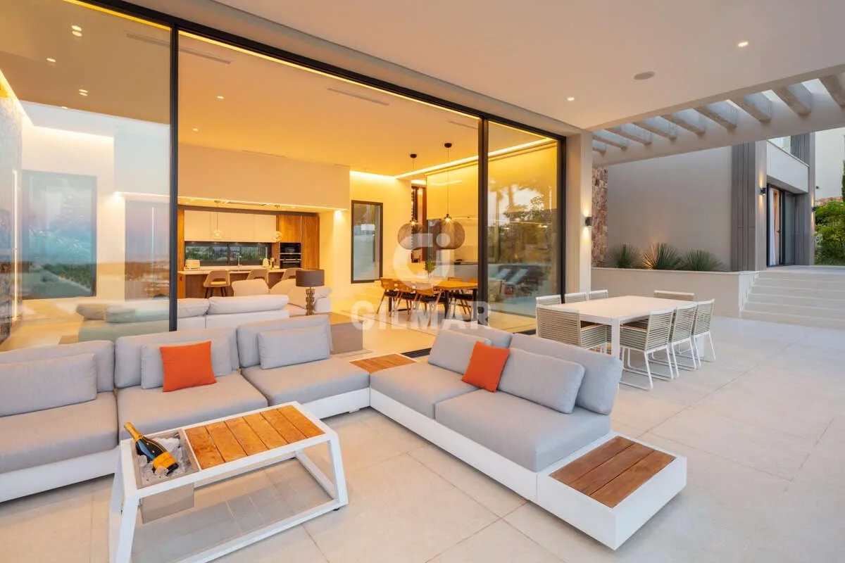 Villa for sale in Los Naranjos, Marbella