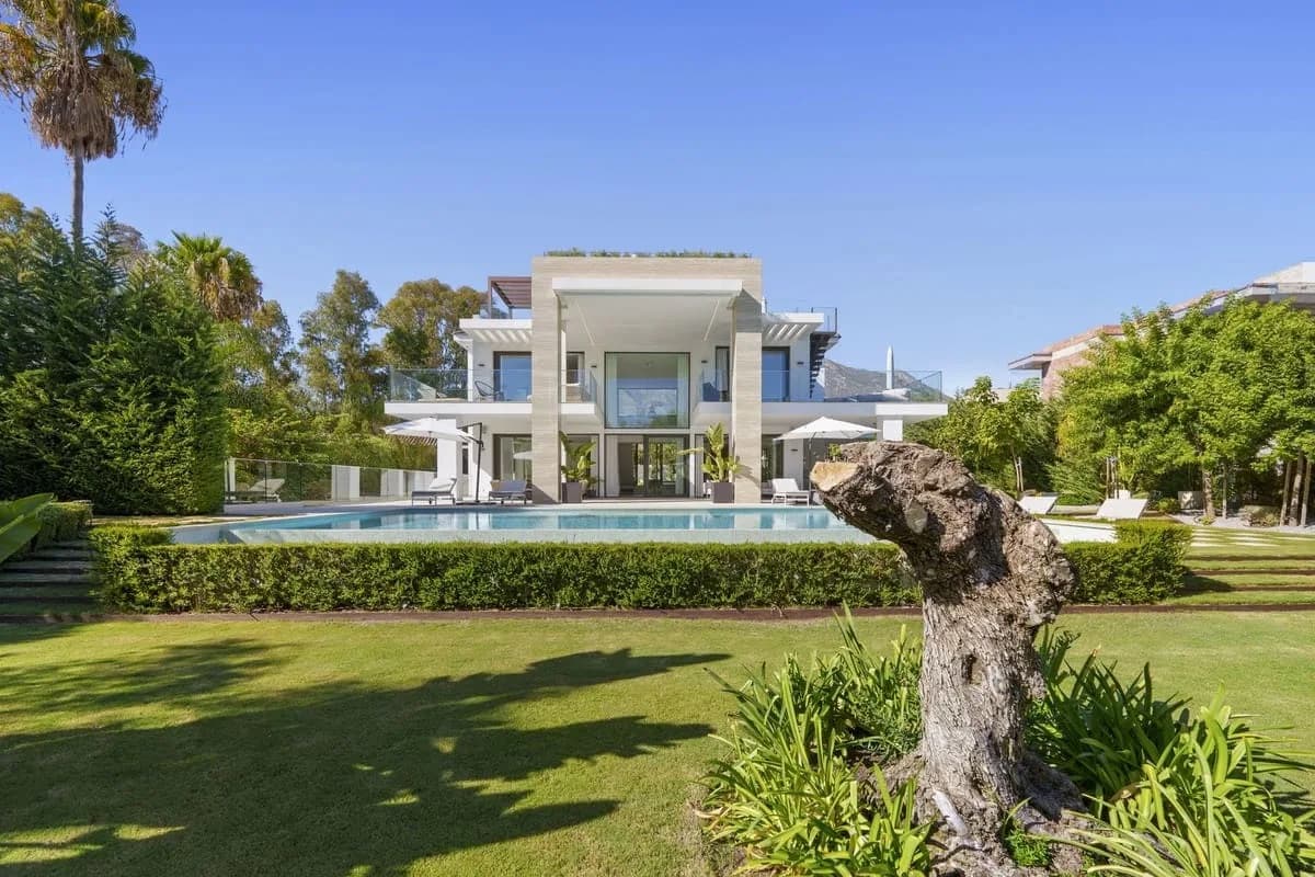 Villa for sale in Golden Mile, Marbella