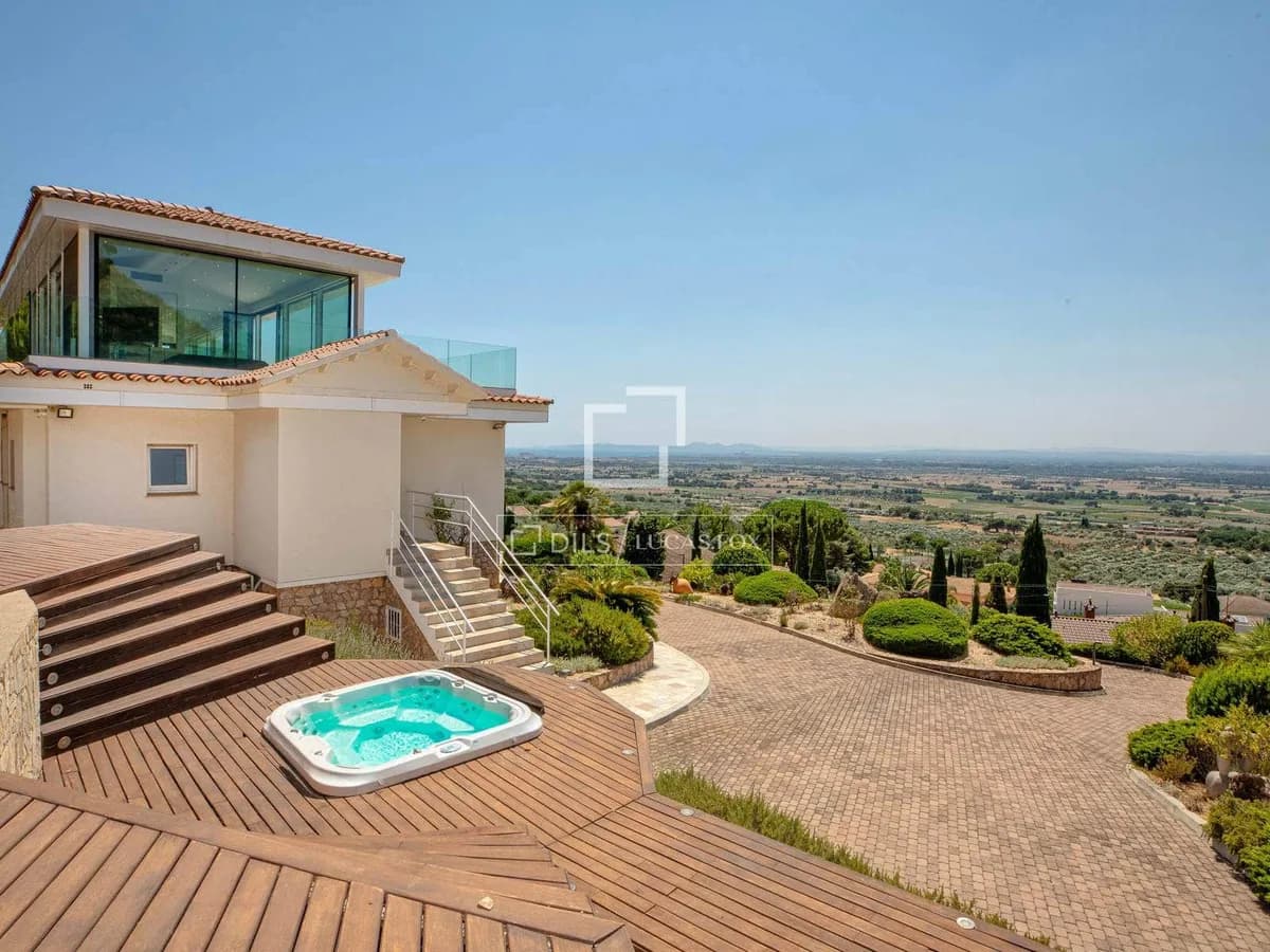 Villa for sale in Roses